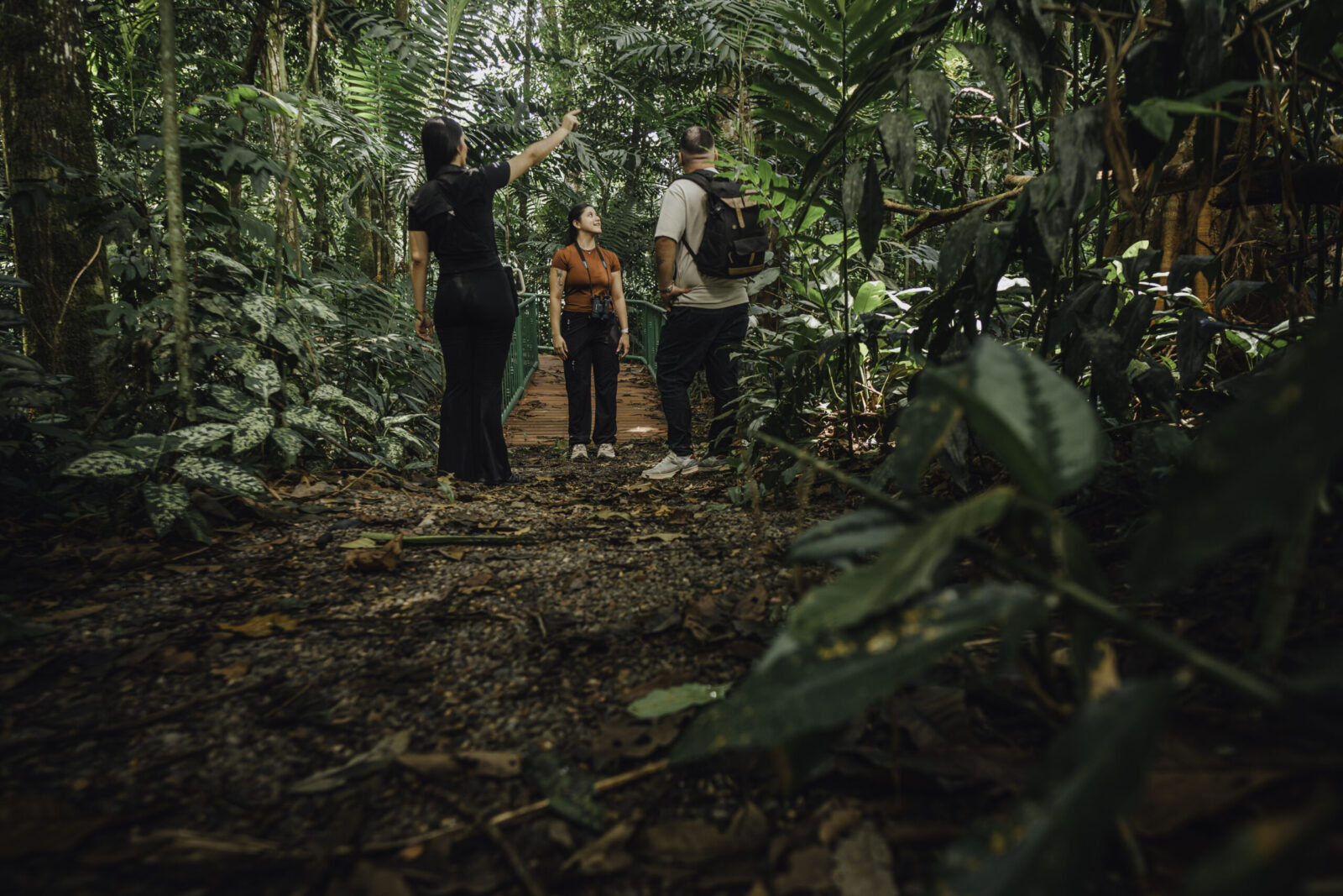 Expert guide adjusting a spotting scope during a birdwatching tour in La Fortuna